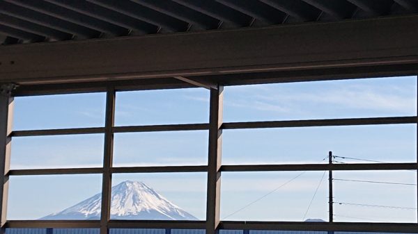 車庫から見える富士山です